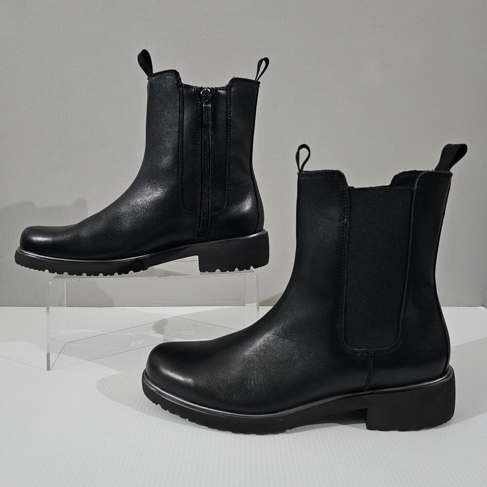 NEW Munro Heath Ankle Bootie Womens 8.5 Black Leather Water Resistant Chelsea - Picture 2 of 13